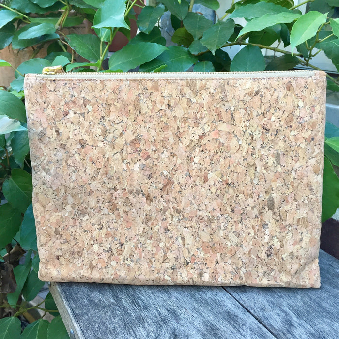 Annie Large Cork Pouch in Classic